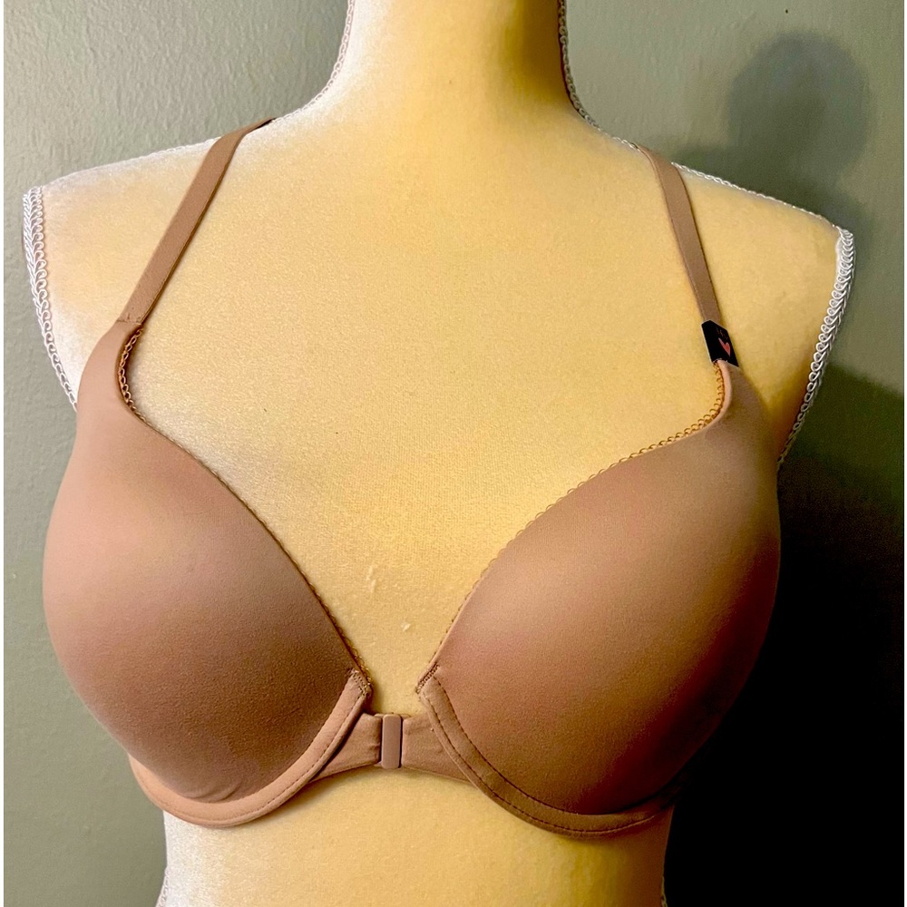 Victoria's Secret body by Victoria racer back perfect shape bra size 34D New